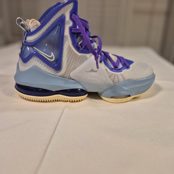 Nike Youth basketball sneakers - Picture 13 of 13